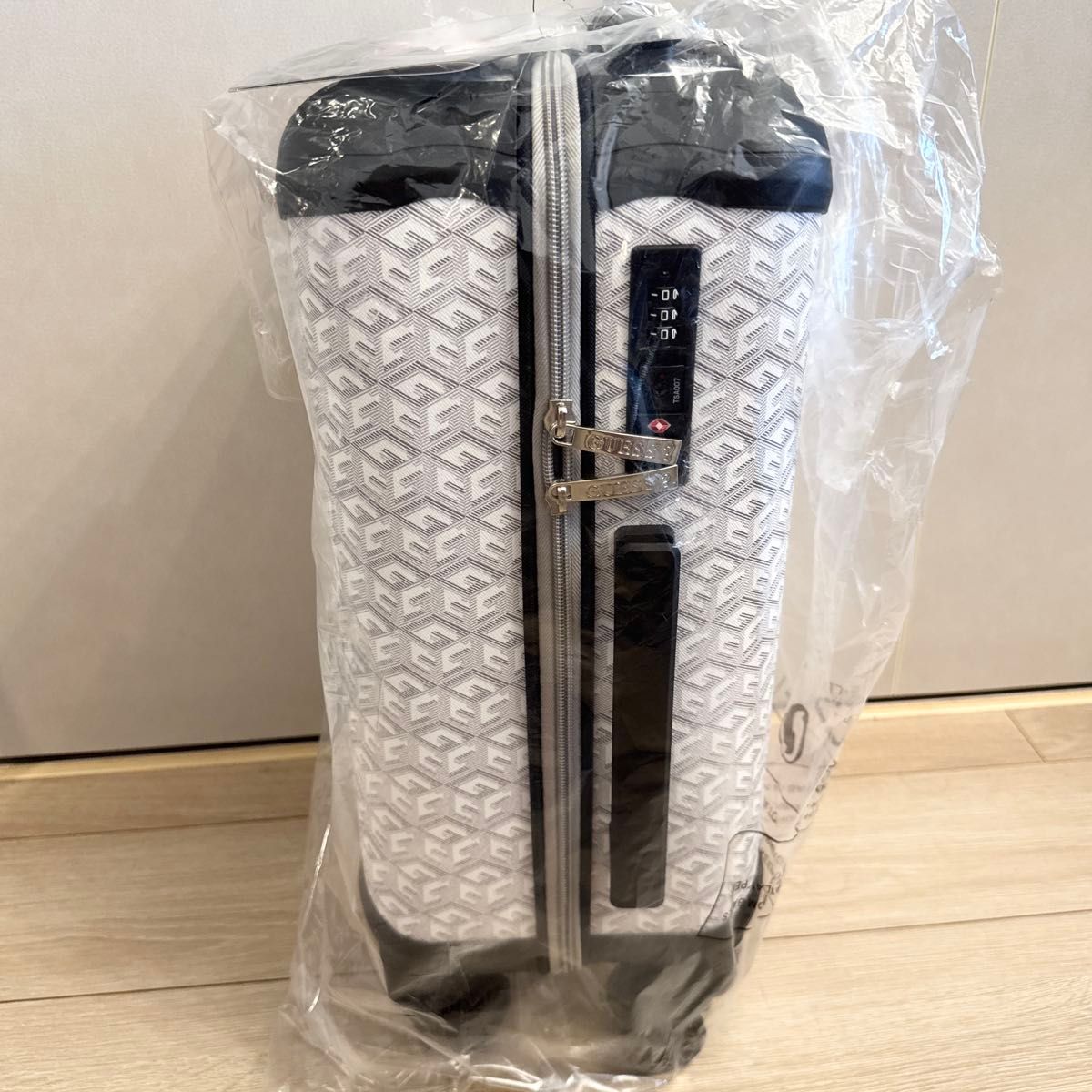 GUESS ゲス キャリーケース TSA認可ロック Wilder 18 in 8