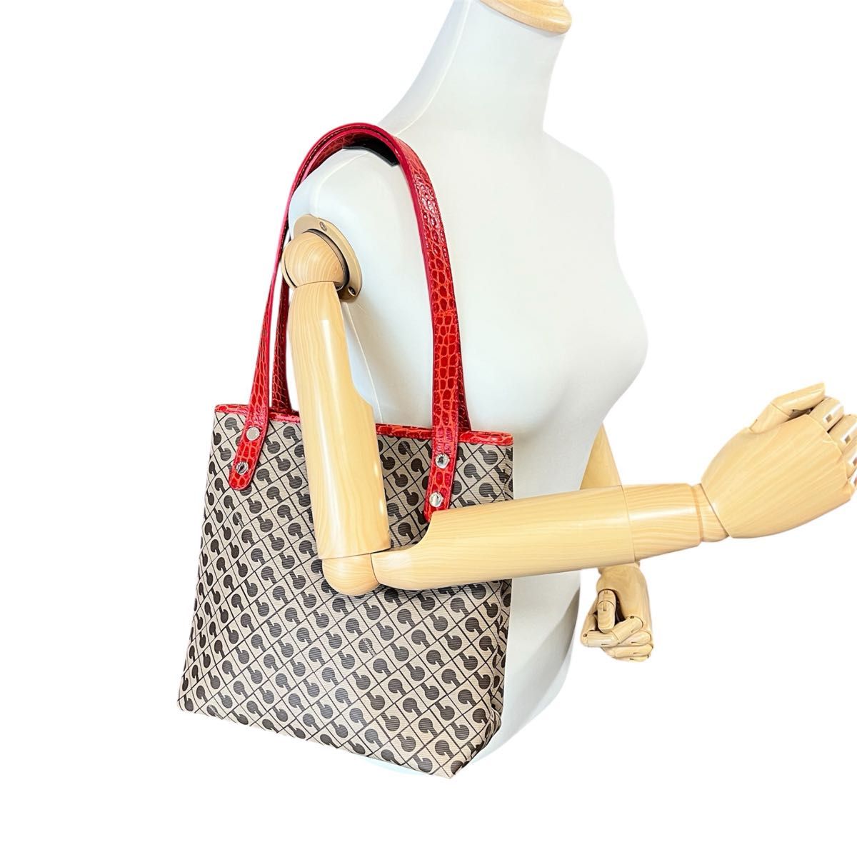 極美品✨ゲラルディーニ ハンドバック トートバック 大容量 本革 イタリア製 極美品 GHERARDINI ゲラルディーニ トートバッグ ロゴ柄 肩掛け