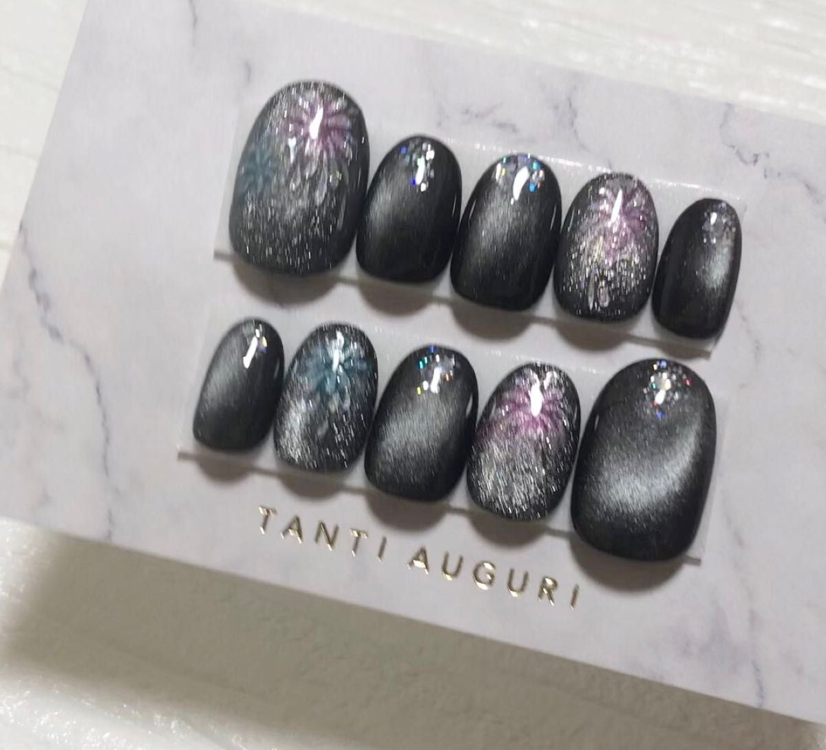 【現品】ブラックうるキラ花火ネイルチップ オーダー可能です。ベースカラー変更もできます。要相談か、既存のカラーで。