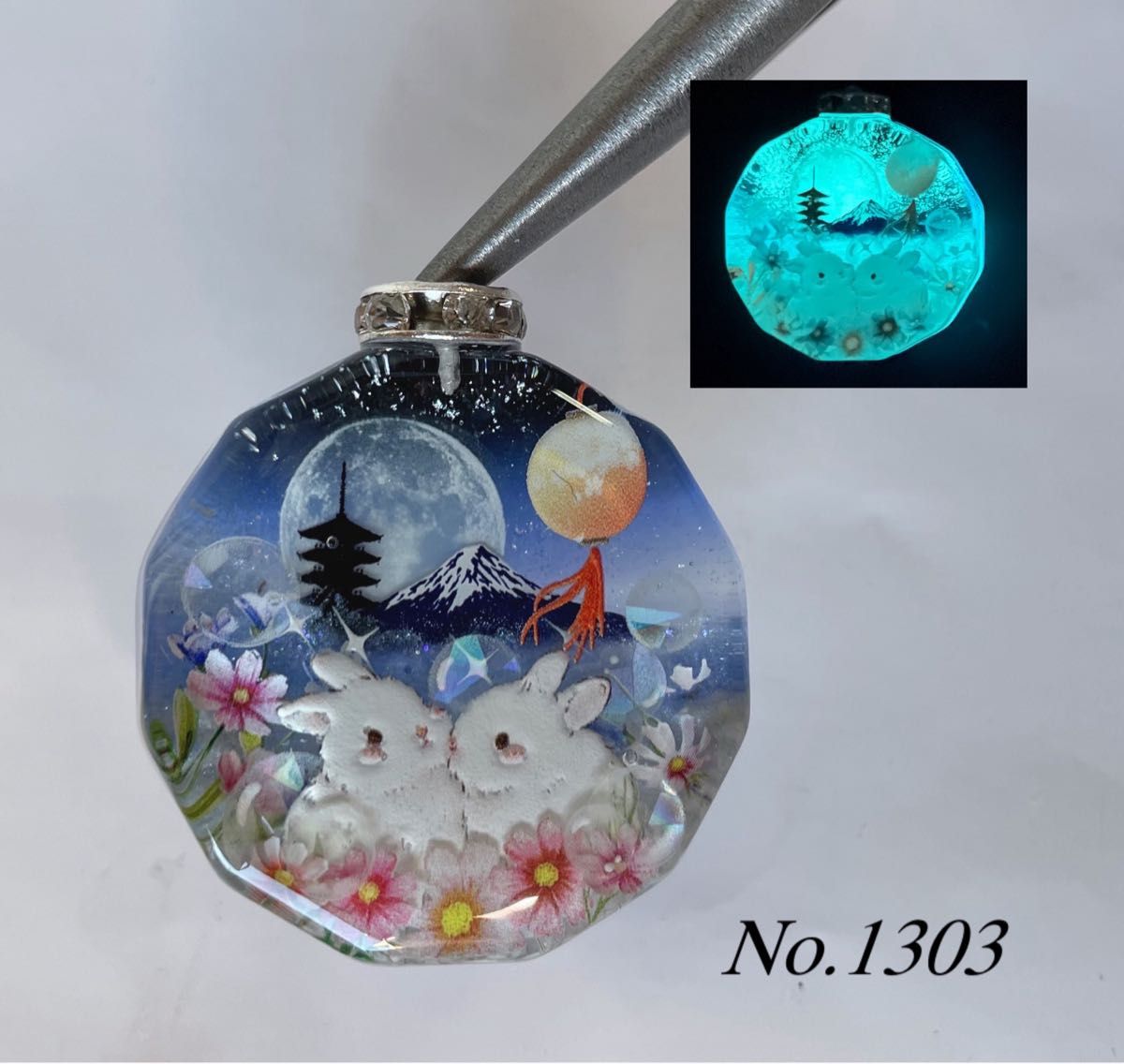 夕夏/レジン/オーロラの夜の子猫達 蓄光 オルゴナイトネックレス レジン/晩夏の富士山とうさぎ 秋桜 蓄光 オルゴナイトネックレス
