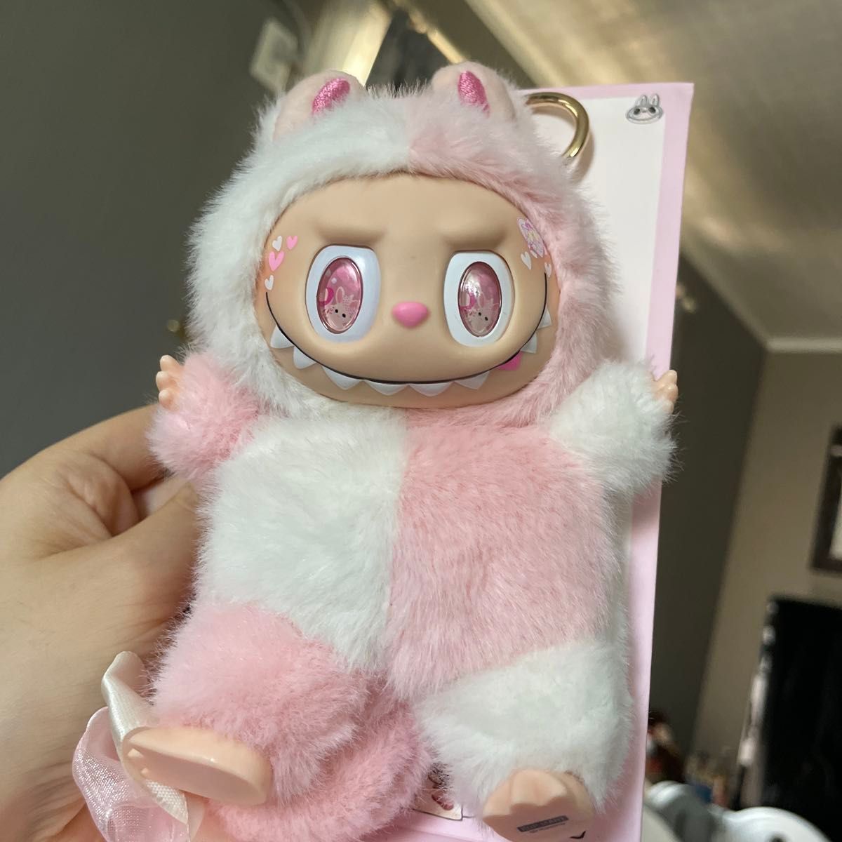 LABUBU ラブブ ふわふわぬいぐるみ ピンク&ホワイトハーフ リボン 羽なし 大人気 Labubu うさぎ ふわふわ カラフル ぬいぐるみ ピンク
