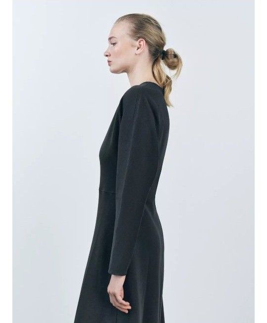 新作セール! Vネック ミディ丈 ワンピース ZARA Vネックミディ丈ワンピース|Yahoo!フリマ(旧PayPayフリマ)