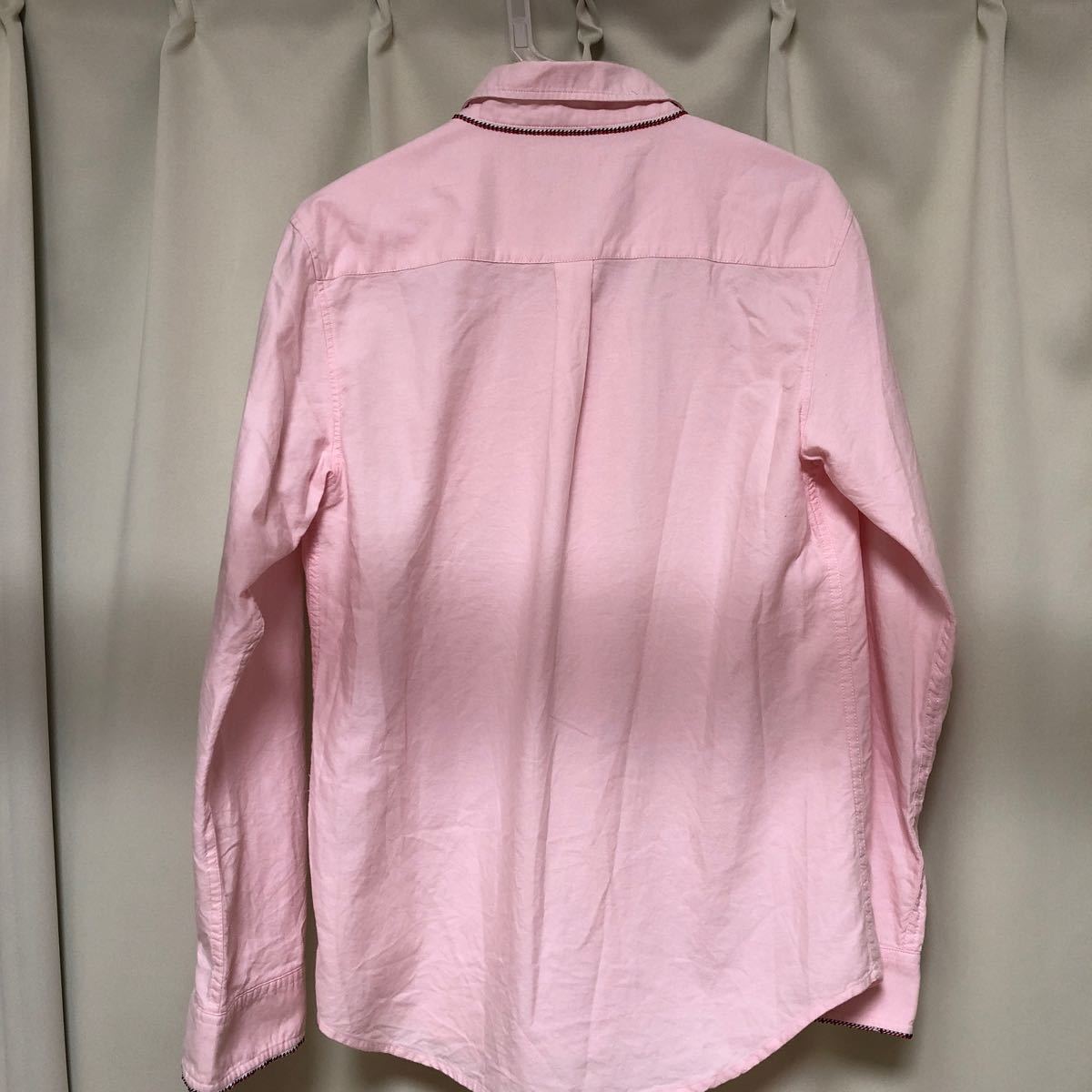 ピンク長袖シャツ