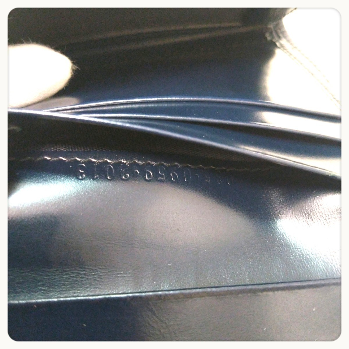 GUCCI グッチ Gロゴ Gマーク エナメル 二つ折り財布 パテント GUCCI グッチ Gロゴ Gマーク エナメル 二つ折り財布 パテント