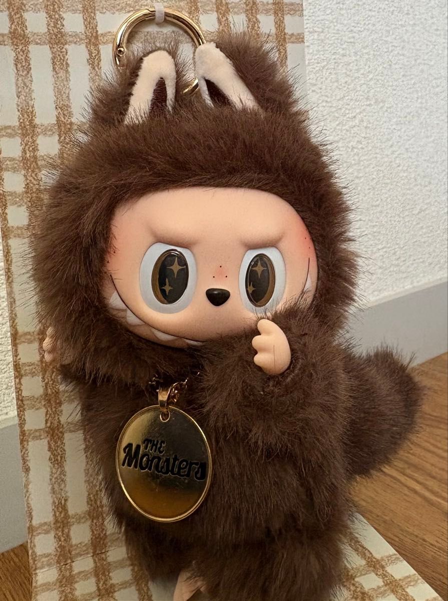 ZIMOMO ジモモ ふわふわぬいぐるみLabubu チャイナ風 赤 香り付き 海外限定》ZIMOMO ジモモ ふわふわ ぬいぐるみ LABUBU ブラウン