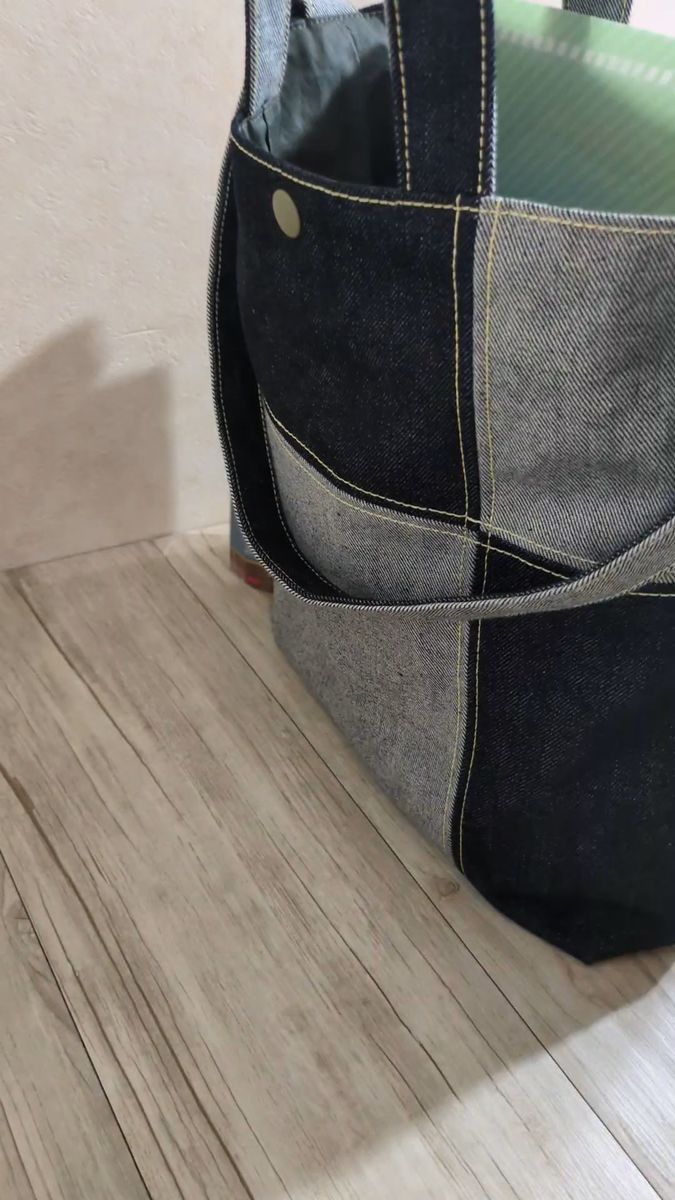 セルビッチデニムの表/裏 切り替えトートバッグ((ハンドメイド))手提げ、肩がけバッグ インディゴブルー