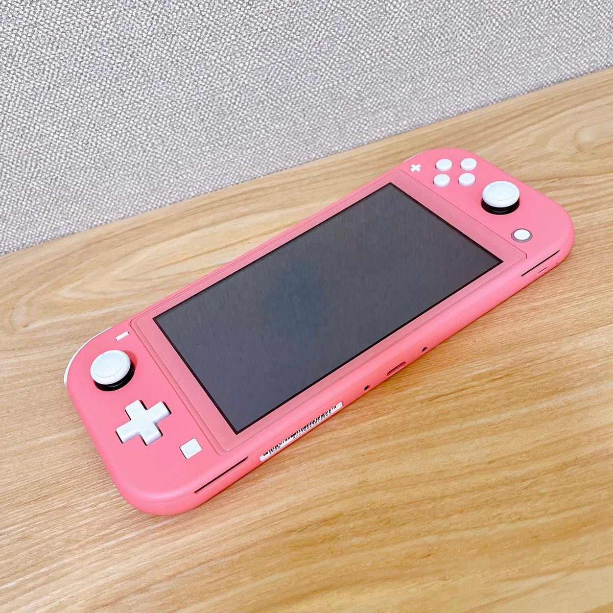 り*ー様 【未使用に近い】Nintendo Switch スイッチライト 本体 未使用に近い】Nintendo Switch スイッチライト 本体 コーラル