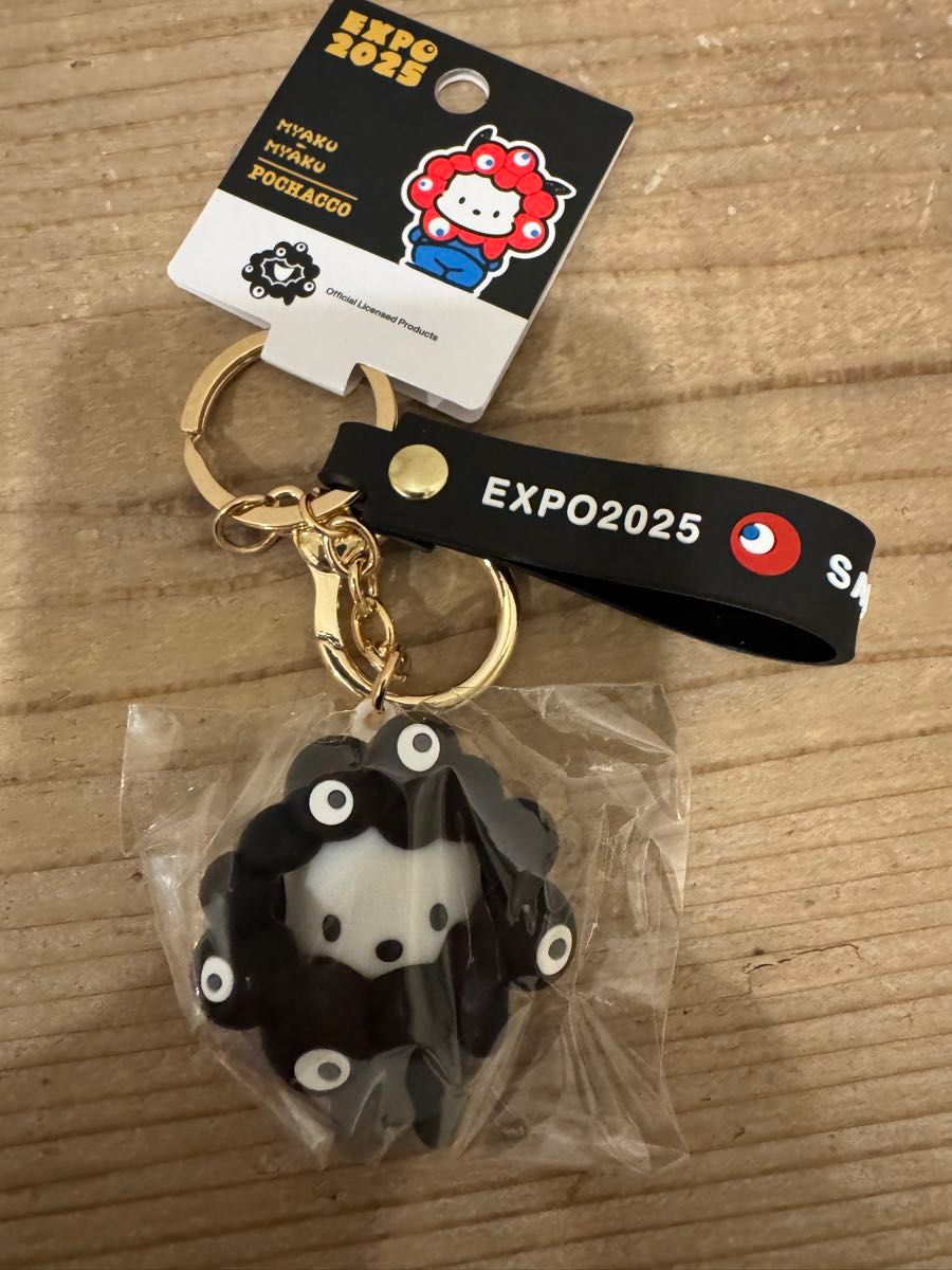 【関西万博】サンリオ ポチャッコ キーホルダー 黒ミャクミャク EXPO2025 万博会場限定 ポチャッコ サンリオ ミャクミャク モノクロ
