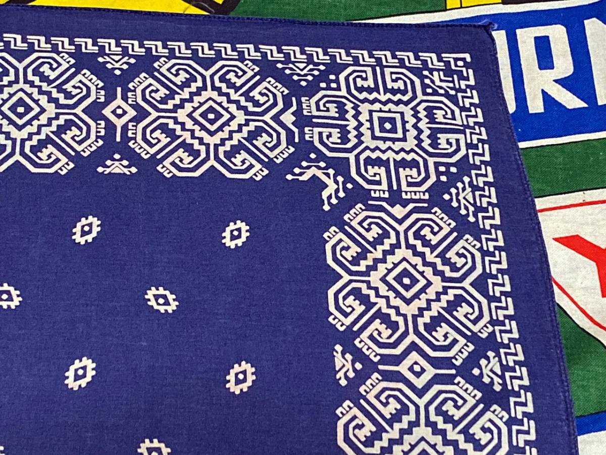 * illusion ... pattern. 1 sheets *USA made America made FAST COLOR Vintage cotton 100% print bandana 60s60 period 70s70 period navy blue color . what . pattern atomic pattern 