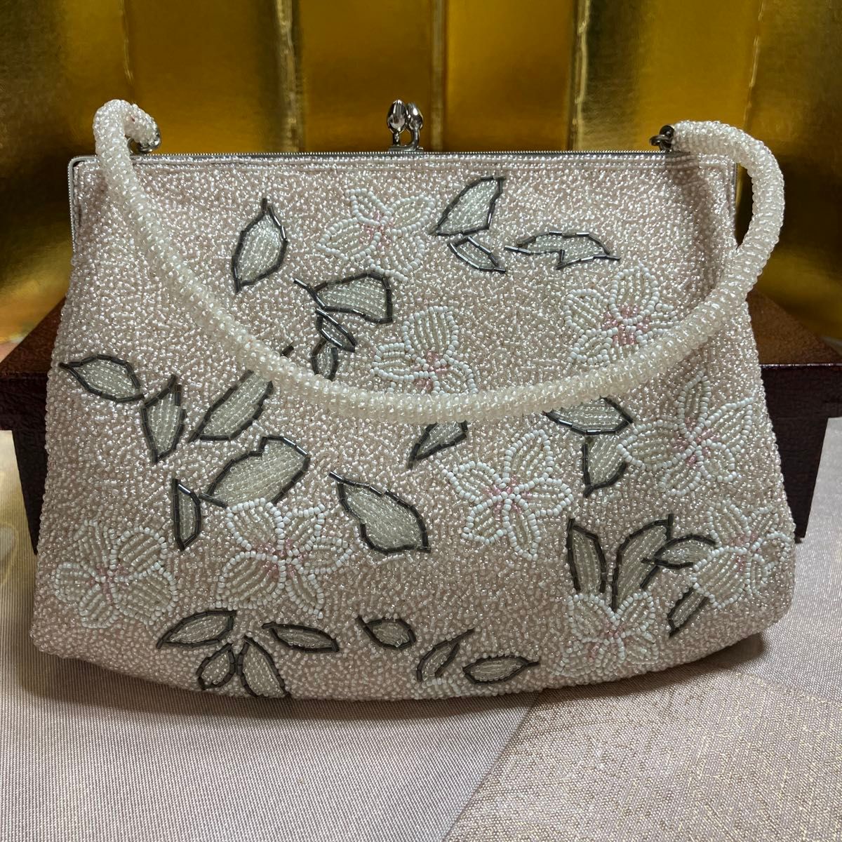 花柄ビーズ刺繍 がま口 ハンドバッグ 昭和レトロ 中古品 ビーズ刺繍 ハンドバッグ がま口 ヴィンテージ 花柄|Yahoo