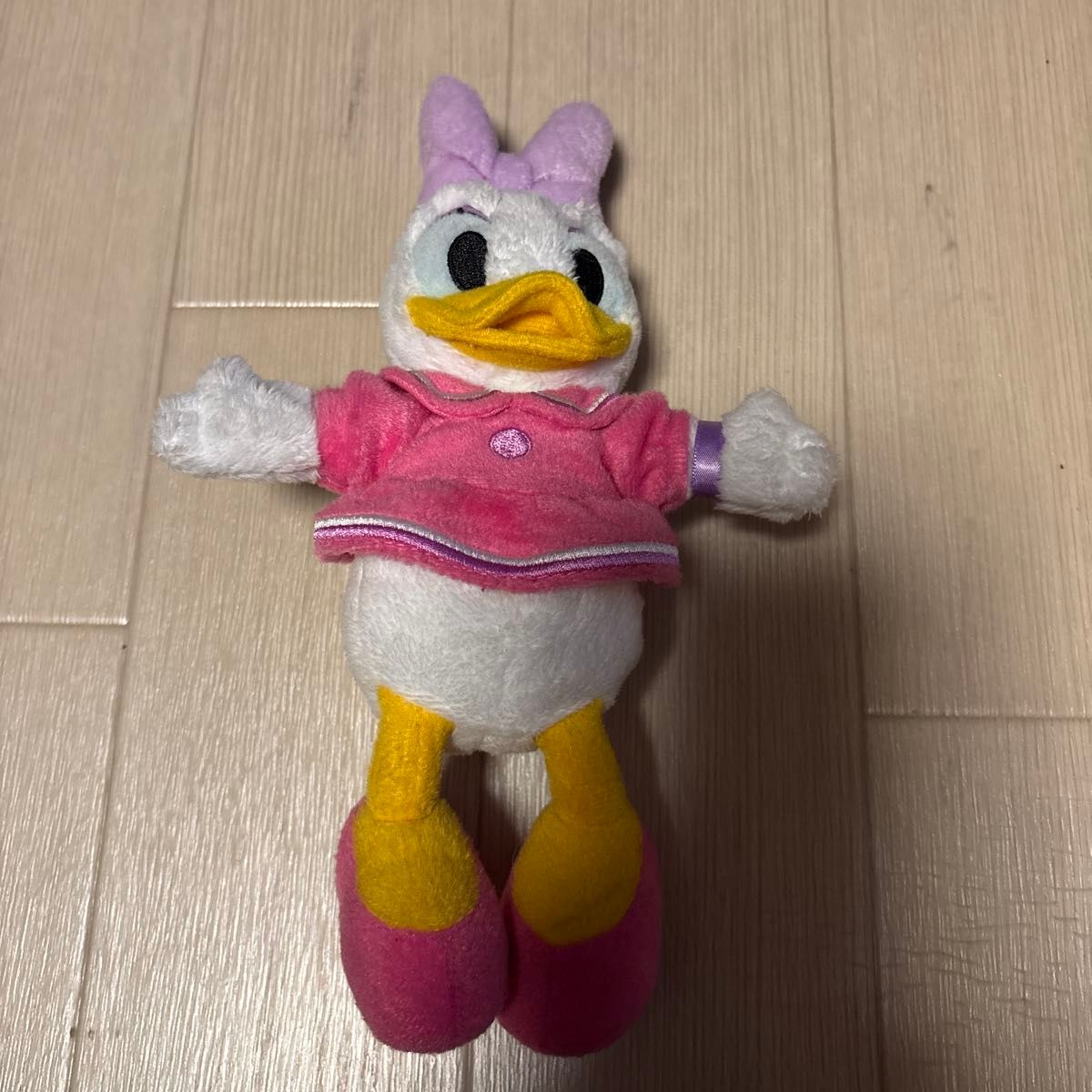 レア ディズニー デイジー ぬいぐるみバッジ ワッペ スクバ 紫 ディズニー デイジーダック デイジー ぬいぐるみバッチ スクバ