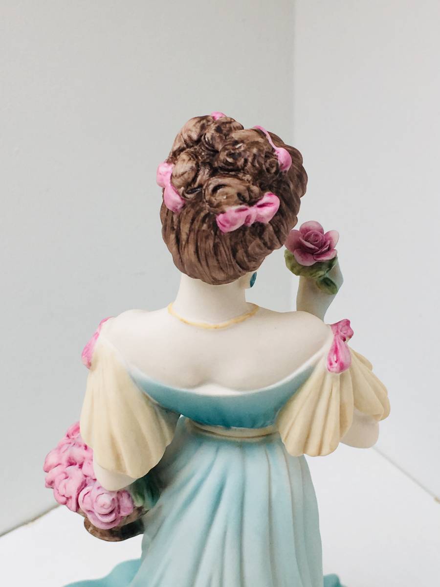 美品 コールポート 優雅な時代 夏の香り 貴族 婦人 高さ22cm フィギュリン 陶器人形 （ウェッジウッドに統合)_画像6