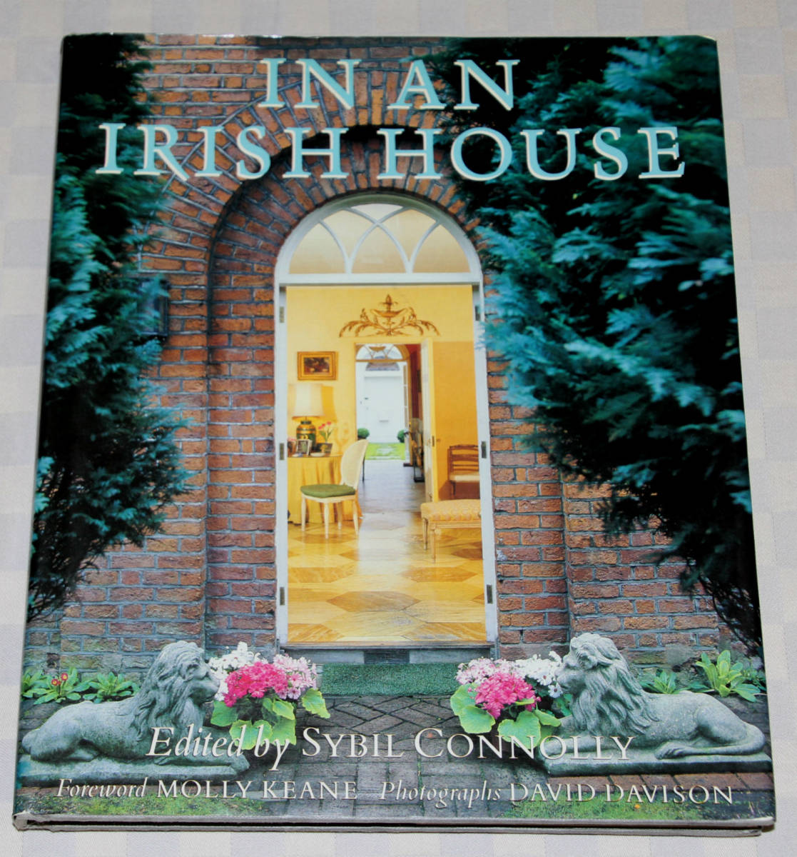  иностранная книга IN AN IRISH HOUSE Irish * house 1988 год большой б/у книга@ интерьер i-ll Land 