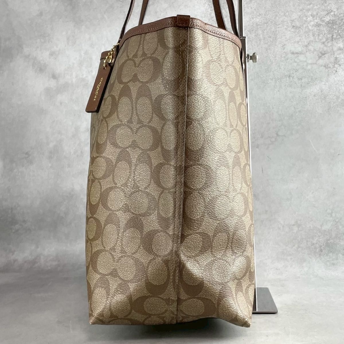【美品・A4可】コーチ リバーシブル トート ホースアンドキャリッジ 緑 肩掛け 美品】A4可 COACH コーチ リバーシブル トートバッグ レザー×PVC