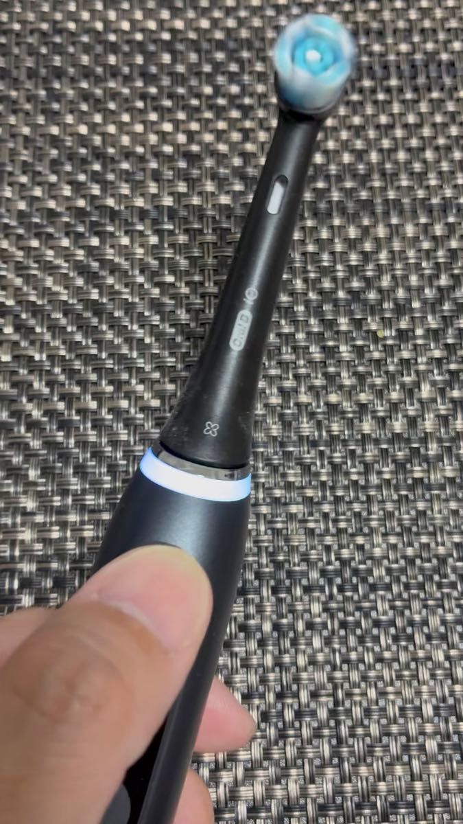 【美品】ブラウン 電動歯ブラシ オーラルB IO9 IOM92B22ACBK 新品買えブラシ1本付き A2CAREで除菌済み