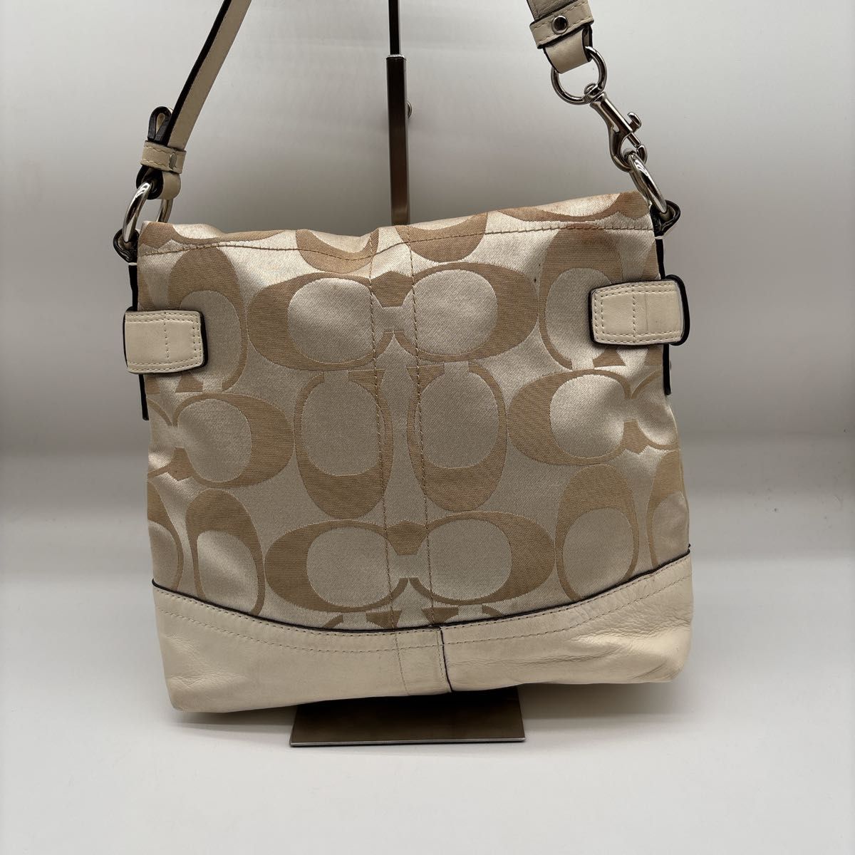 COACH ベージュ ハンドバッグ ショルダーバッグ COACH コーチ ショルダーバッグ ベージュ|Yahoo!フリマ(旧