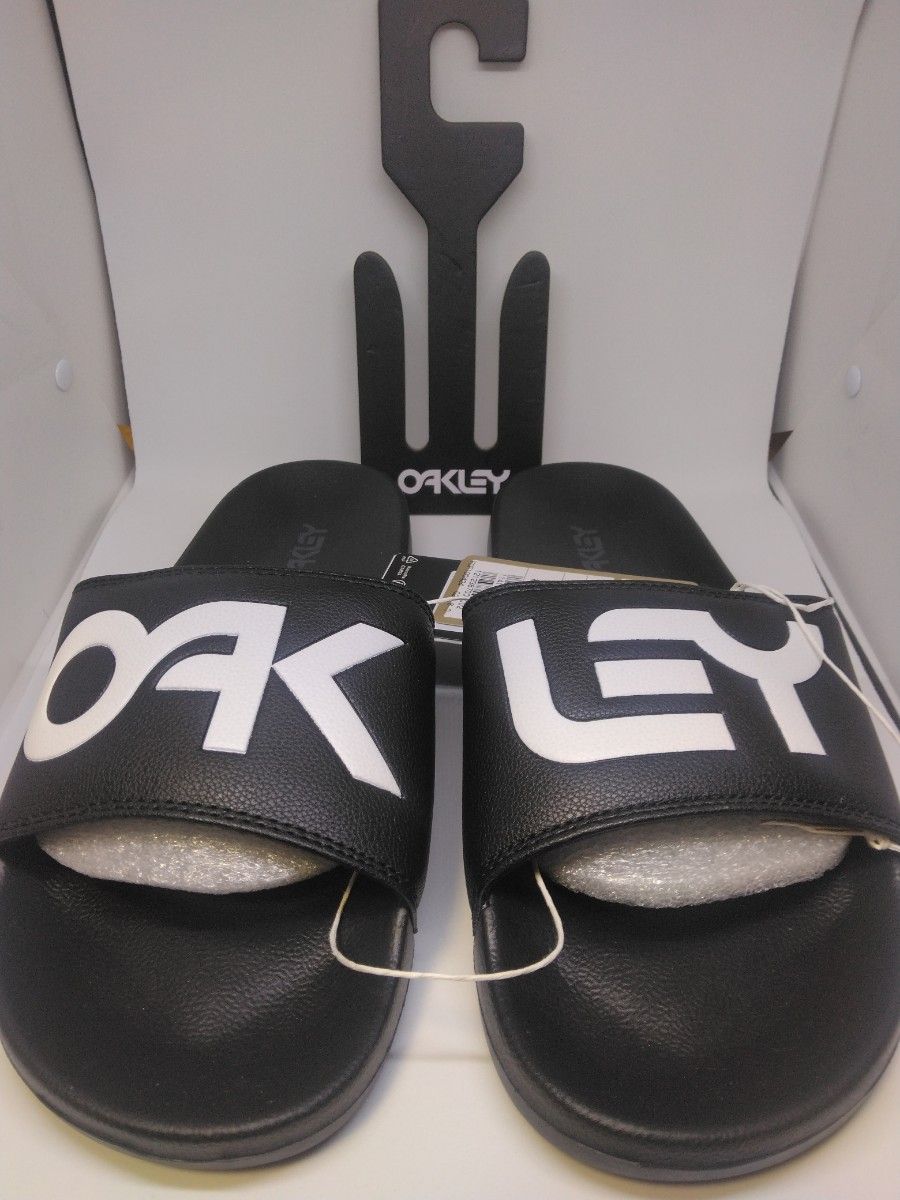 OAKLEY☆ワードロゴ ビーチサンダル OAKLEY サンダル ブラック ホワイト ロゴ入り 未使用|Yahoo