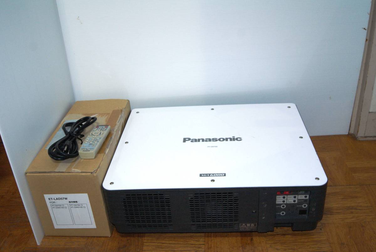 PANASONIC PT-D5700 高輝度 6000ルーメン HDMI対応可能 投影サイズ50