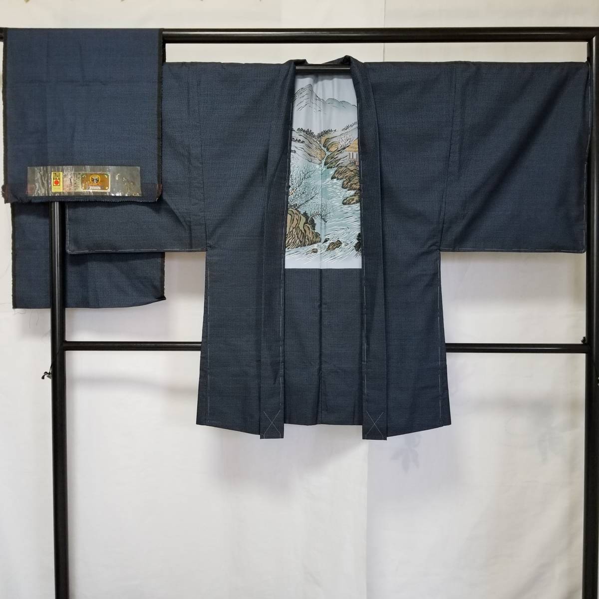 玄関先迄納品 桐輪2432831紳士物「お年玉」15%OFF☆新品☆丈149*裄71.5{正絹*本場奄美泥大島紬*袷上.下}黒地に.藍色糸での100山亀甲 一般 玄関先迄納品 桐輪2432831紳士物「お年玉」15%OFF☆新品☆丈149*裄71.5{正絹*本場奄美泥大島紬*袷上.下}黒地に.藍色糸での100山亀甲 一般