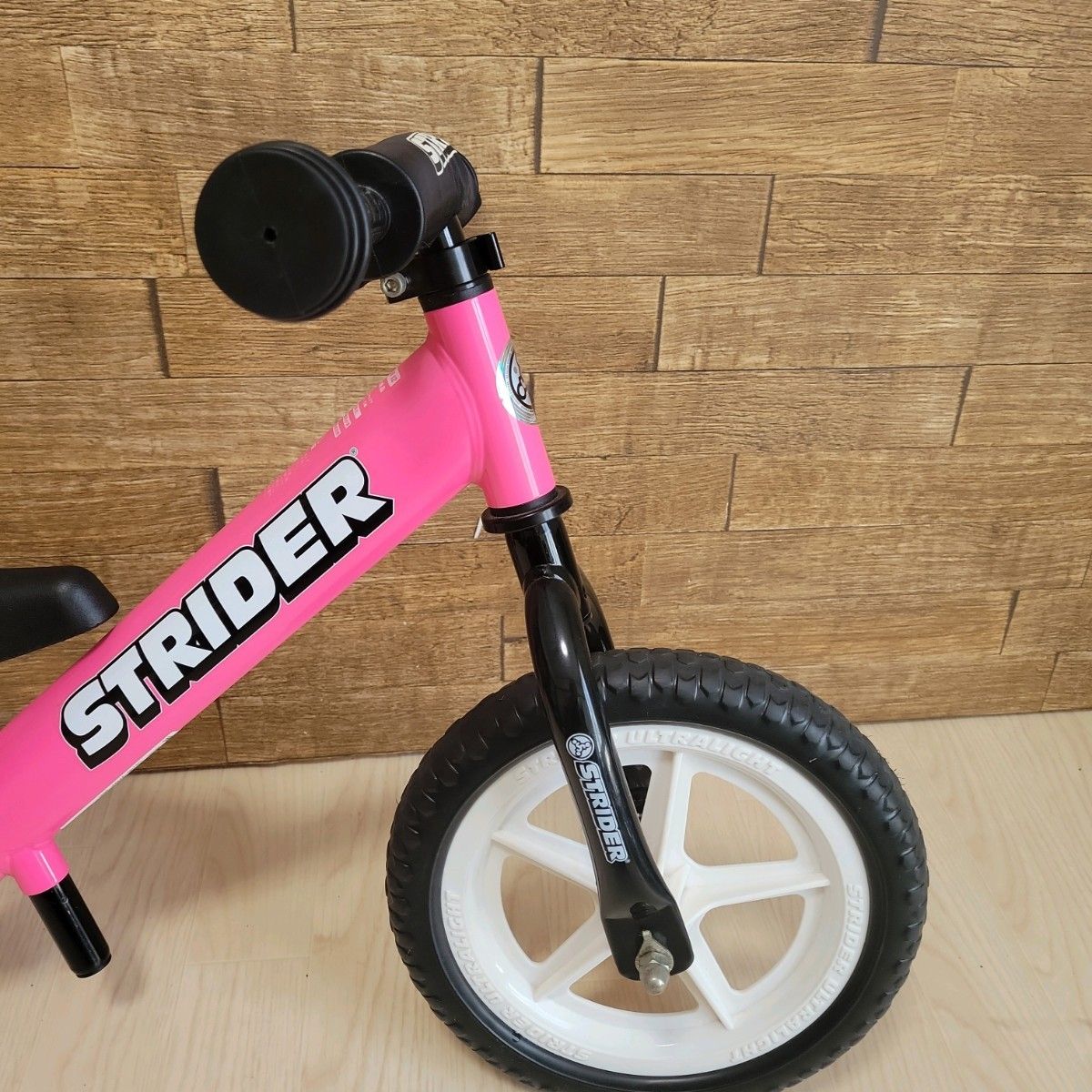 良品 ストライダー 12インチ キックバイク ピンク 桃色 良品 ストライダー 12インチ キックバイク ピンク 桃色 Amazon