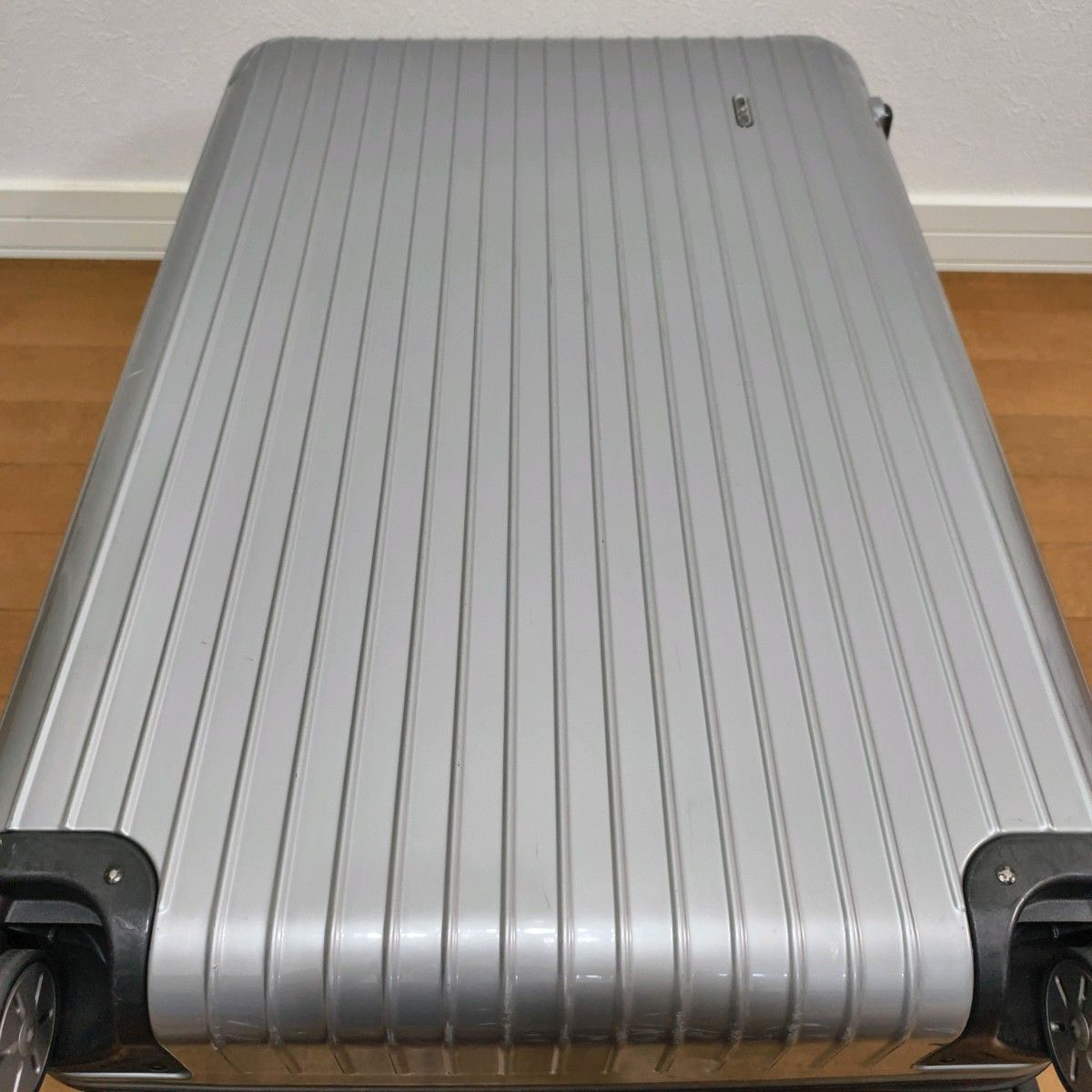 美品 リモワ サルサ 104L 4輪 シルバー 最大容量 キャリーケース TSA RIMOWA リモワ サルサ キャリーケース グレー 4輪 TSA 104L