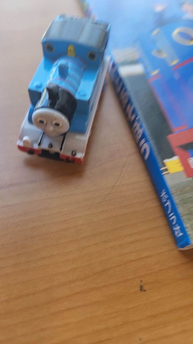 トーマス ミニカー きかんしゃトーマスと、トーマスフレンド絵本と、トーマスハンカチ3点セット