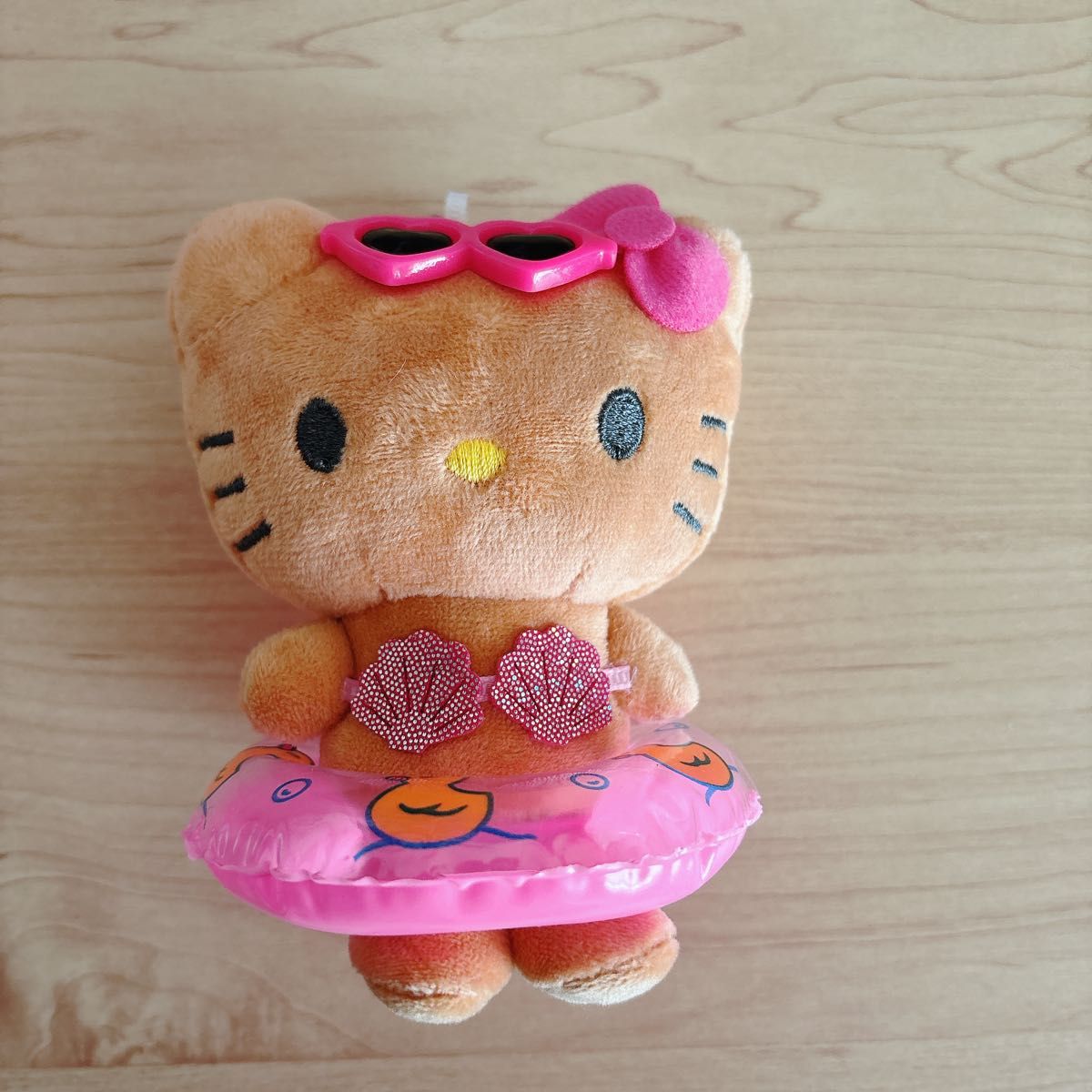 サンリオ ハローキティ 浴衣 日焼け ぬいぐるみ キーホルダー 新品】ハローキティ 日焼けキティ ギャル 浮き輪 マスコット