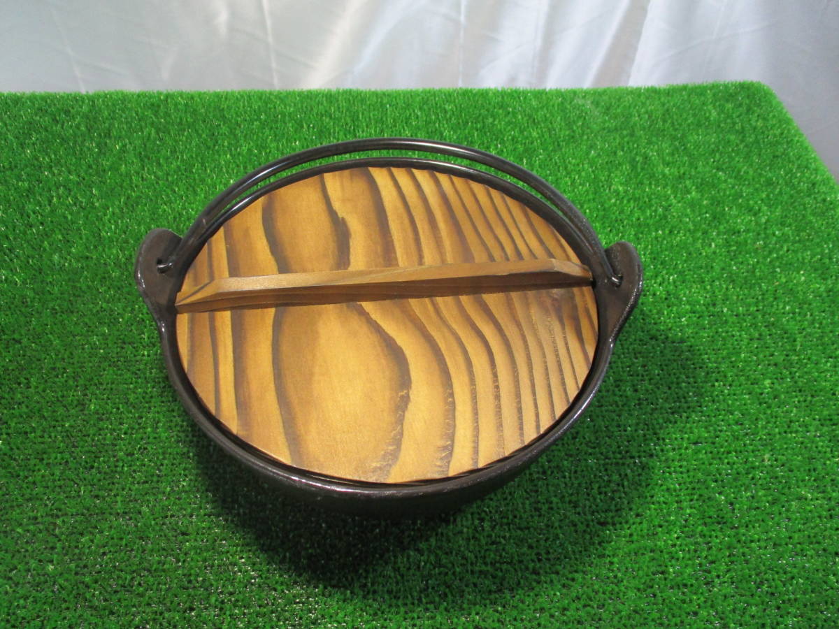人気のISHIGAKI２１cmいろり鉄鍋内側ホウロウ仕上げ蓋付き箱付きです。未使用１個。他に９個有ります。_画像6