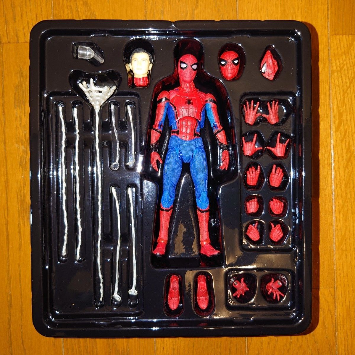 MAFEX スパイダーマン ホームカミング 閃回ヘッド付き MAFEX スパイダーマン ホームカミング & 閃回Studio カスタム