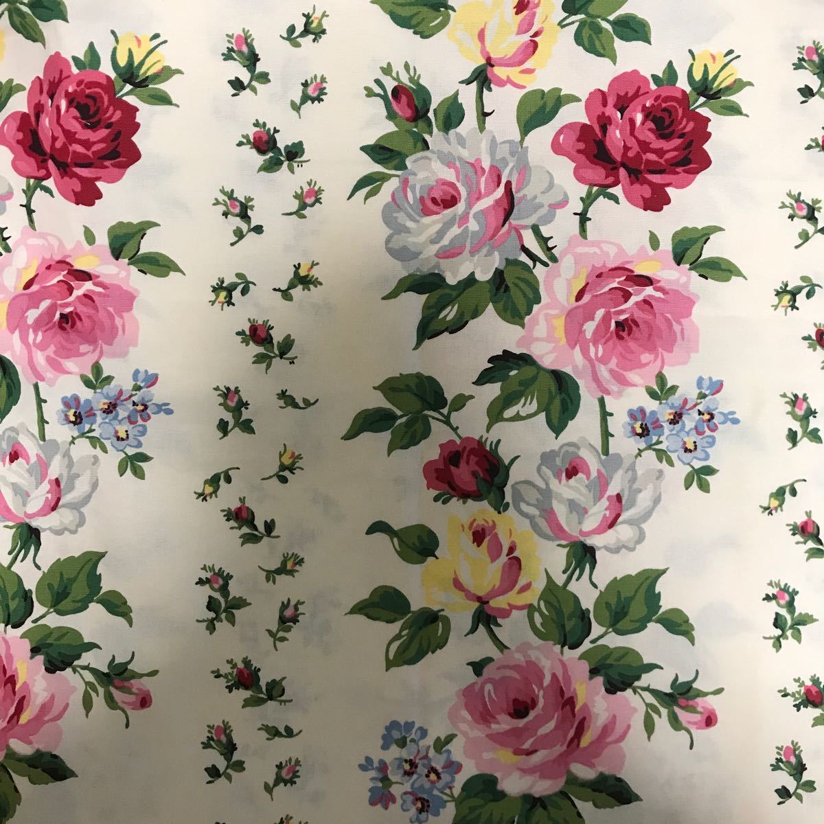 54%OFF!】 ローラアシュレイ 布 生地 着分 ハンドメイド 洋裁 薔薇 ...