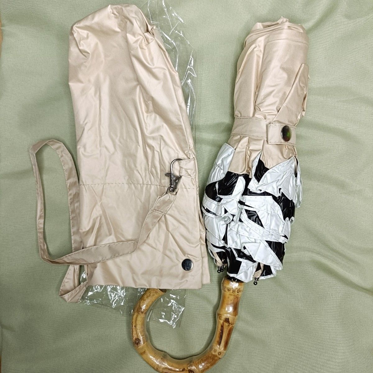 グレイシー バンブー持ち手付きベージュフリル日傘 日傘 フリル付き 折りたたみ傘 バンブーハンドル 完全遮光 超