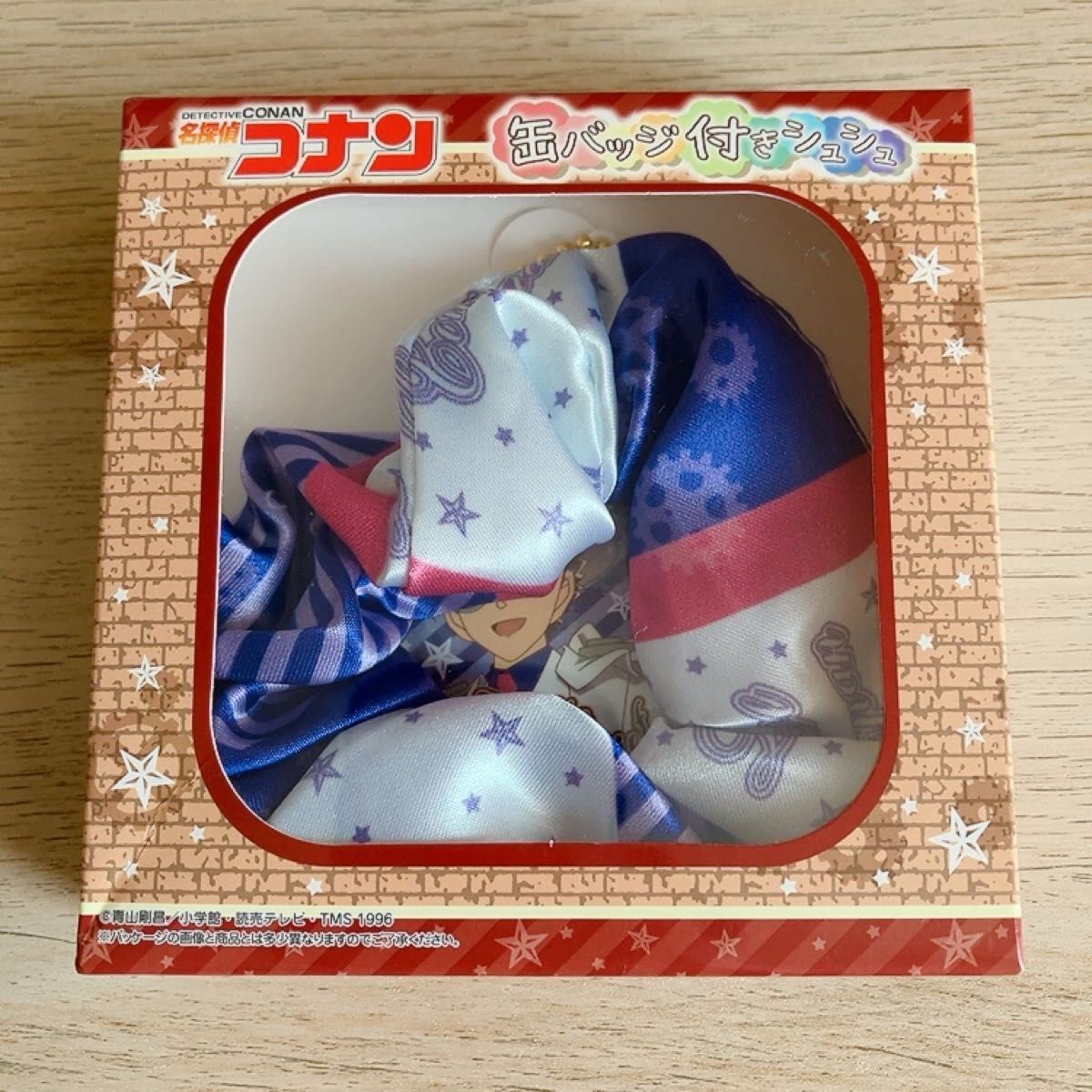 名探偵コナン コナン展 韓国限定 ホログラム缶バッジ付きシュシュ 怪盗キッド 名探偵コナン 怪盗キッド シュシュ 缶バッジ|Yahoo!フリマ(旧