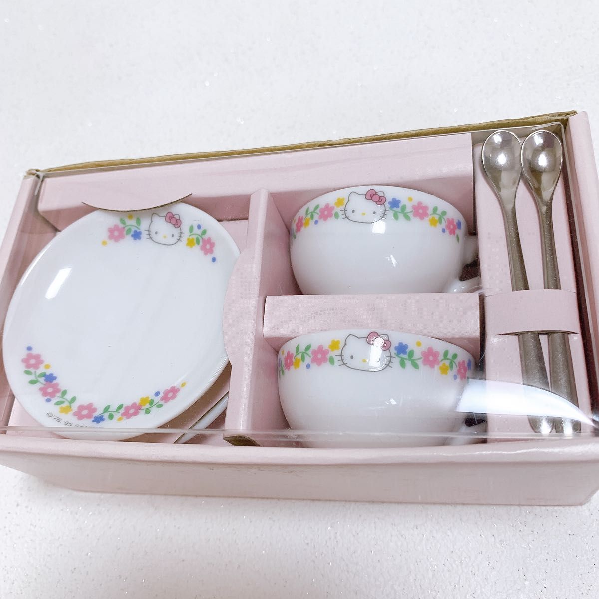 キティ ミニチュア ティーセット 木箱 新品】ハローキティ ミニチュアティーセット 小さなティーセット