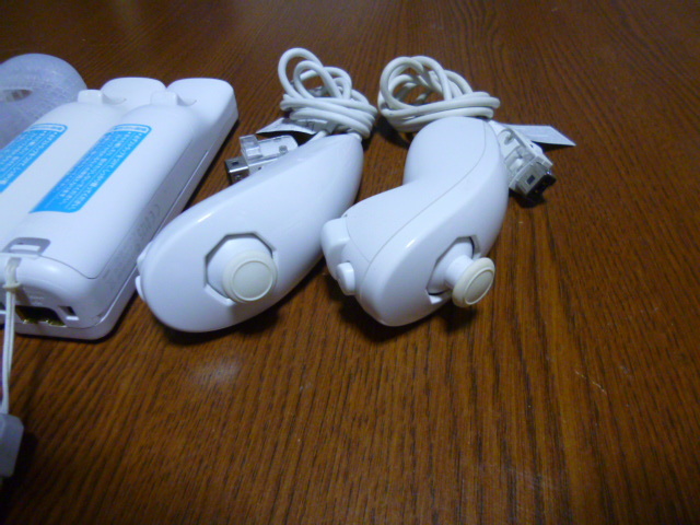 RSJN095【送料無料】Wii リモコン　ジャケット ストラップ 　ヌンチャク　2個セット　ホワイト　白（動作良好 クリーニング済)白