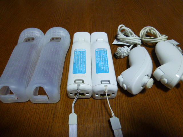 RSJN095【送料無料】Wii リモコン　ジャケット ストラップ 　ヌンチャク　2個セット　ホワイト　白（動作良好 クリーニング済)白