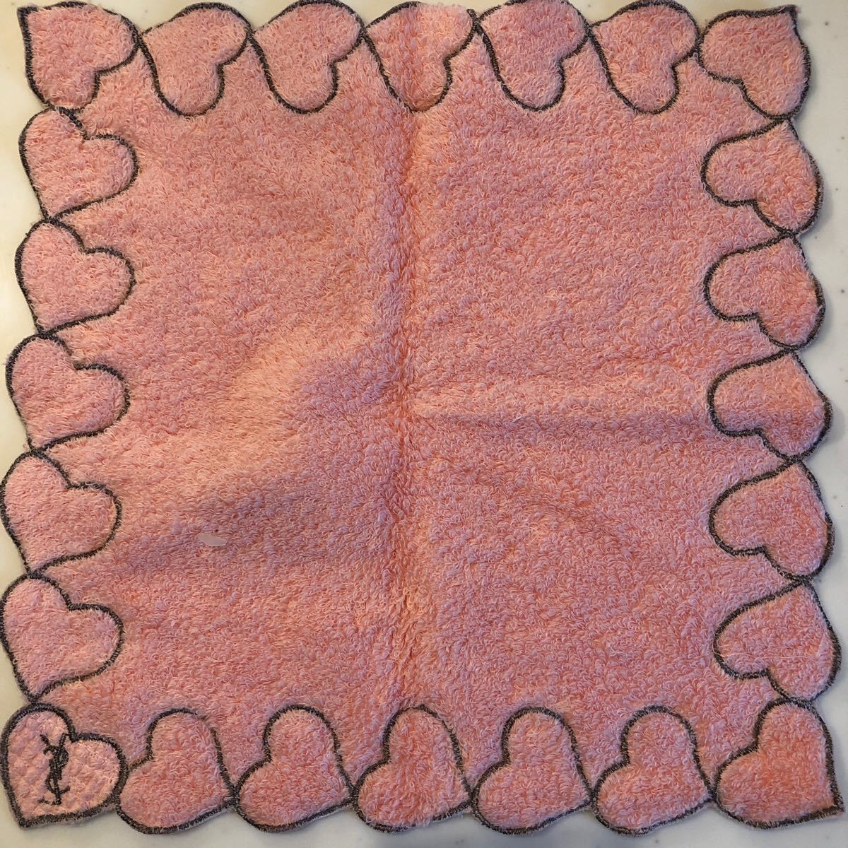 イブサンローラン　タオルハンカチ  ハート柄　ピンク　刺繍　タグ付き