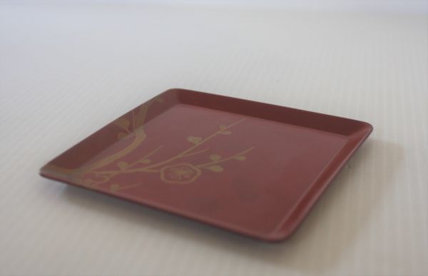 昭和レトロ◆漆器の角皿５枚セット　朱色　梅柄　サイズ：約　11×11.5×H0.7㎝　_画像3