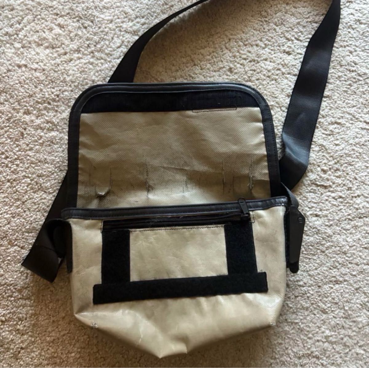 FREITAG メッセンジャーバッグ ベージュ FREITAG製のベージュメッセンジャーバッグ|Yahoo!フリマ(旧