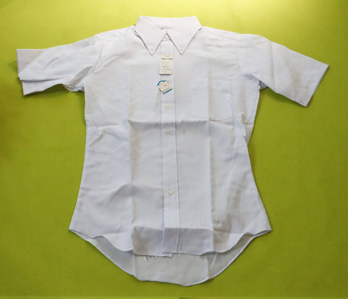 1030　メンズ　半袖Yシャツ　スクールシャツ　ボタンダウン　白　Mサイズ　綿・ポリエステル　新古品　未使用　長期保管品　_画像1