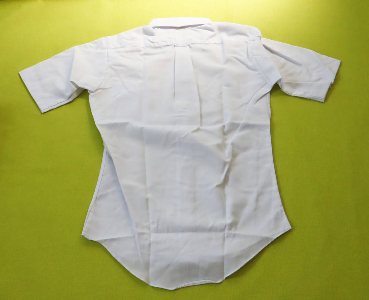 1030　メンズ　半袖Yシャツ　スクールシャツ　ボタンダウン　白　Mサイズ　綿・ポリエステル　新古品　未使用　長期保管品　_画像2