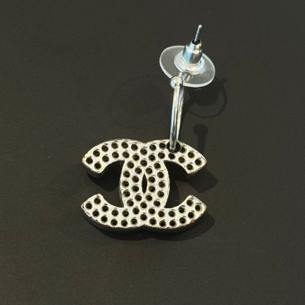 CHANEL 03P ピアス 1つ片方だけです。 CHANEL シャネル ココ パンチング ピアス 03P 片耳|Yahoo