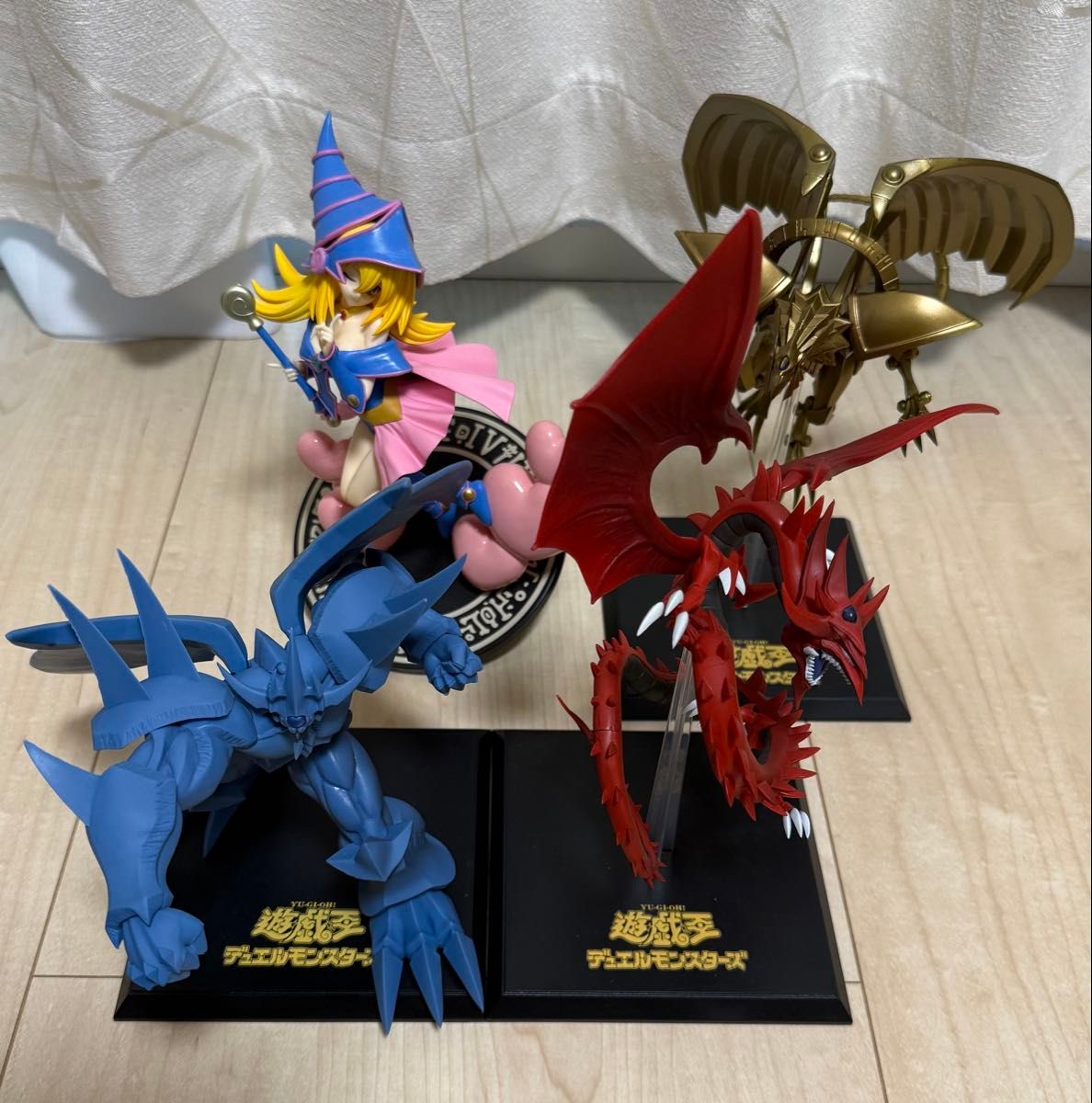 遊戯王 オシリス ラー オベリスク ブラックマジシャンガール 4体セット 遊戯王 三幻神 フィギュア オシリス ラー オベリスク ブラック