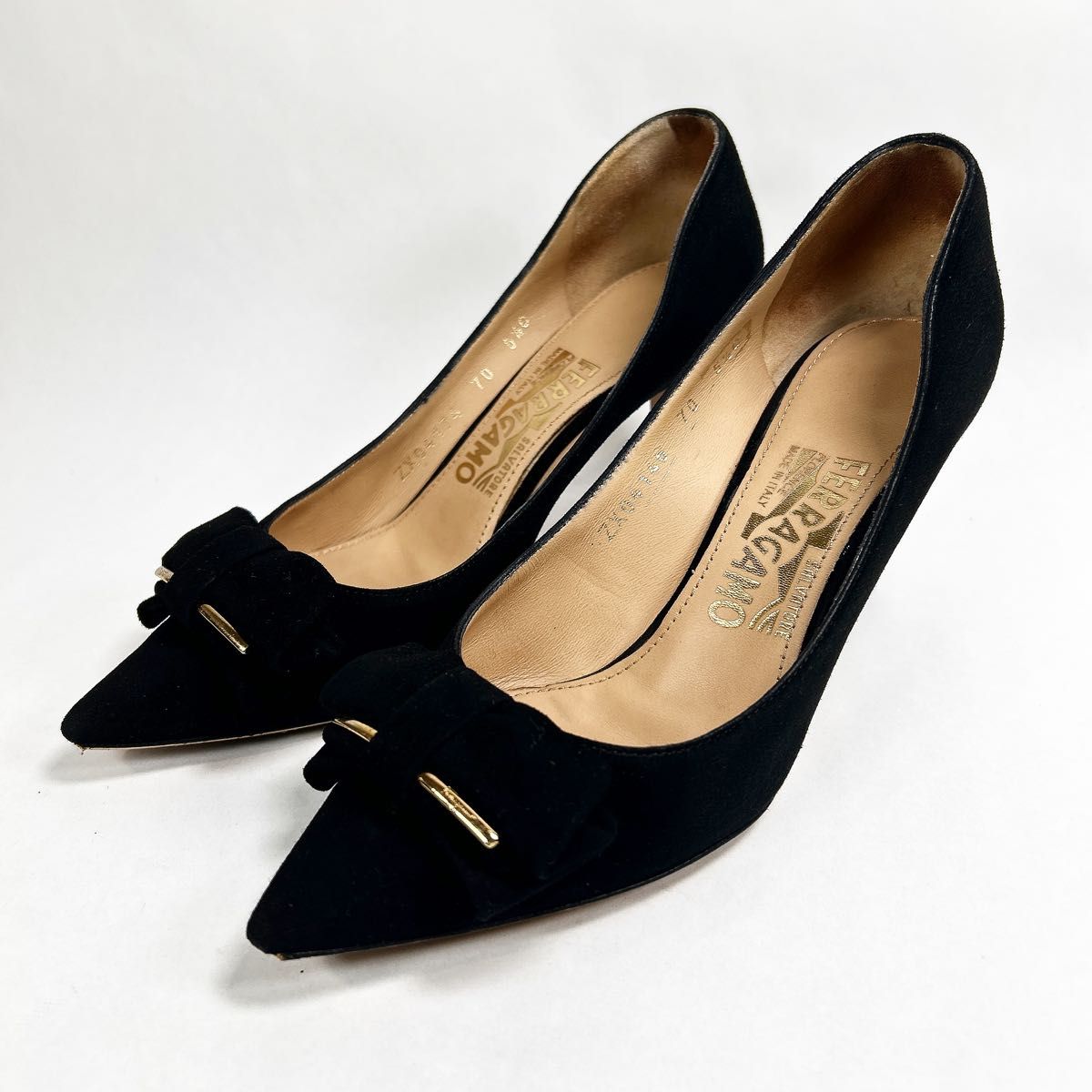 ♪美品♪Salvatore Ferragamo 黒 スエード パンプス 美品】salvatore ferragamo サルヴァトーレフェラガモ 23
