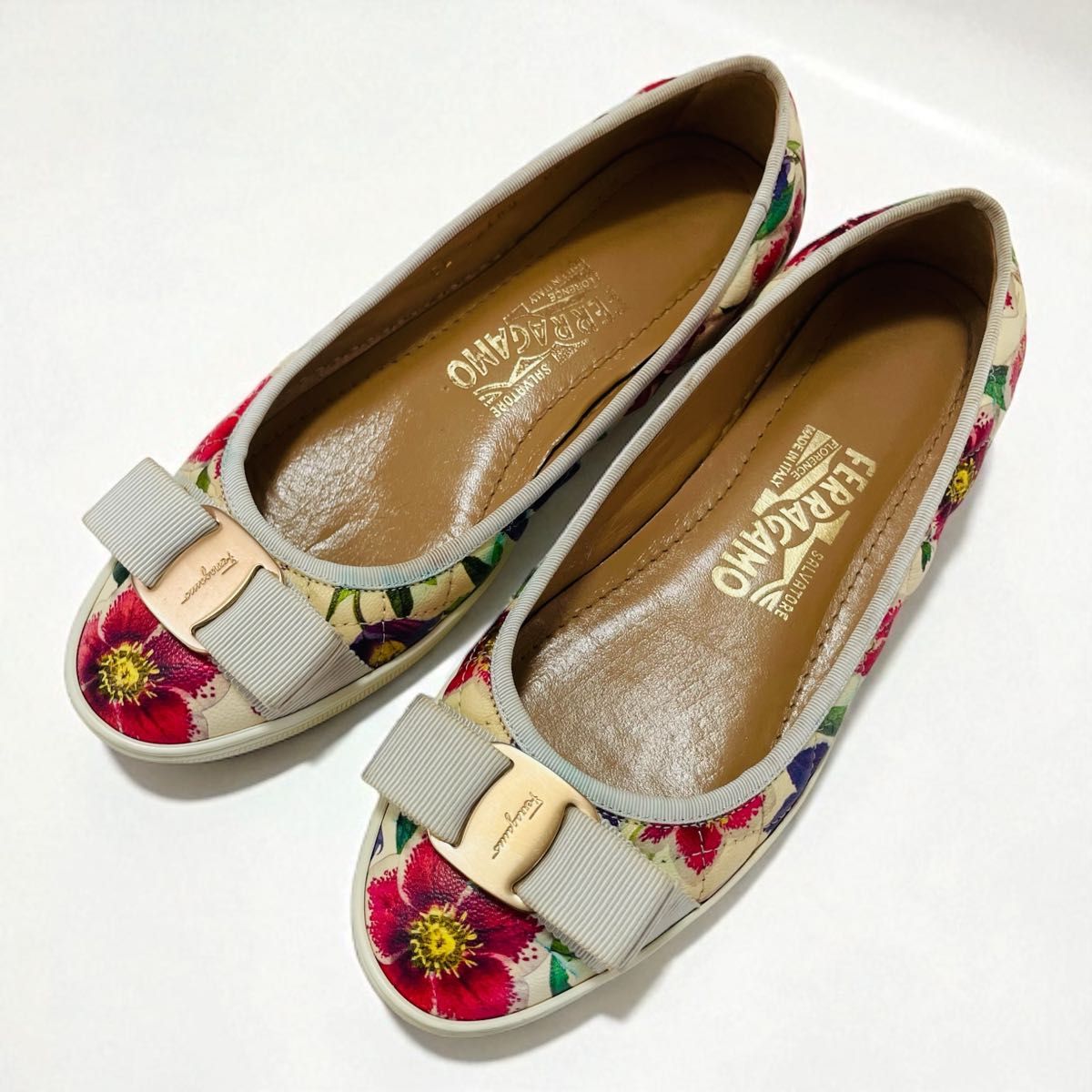 希少 FERRAGAMO ヴァラリボンレースサテンパンプス フラットシューズ 希少】Salvatore Ferragamo サルヴァトーレフェラガモ フラット