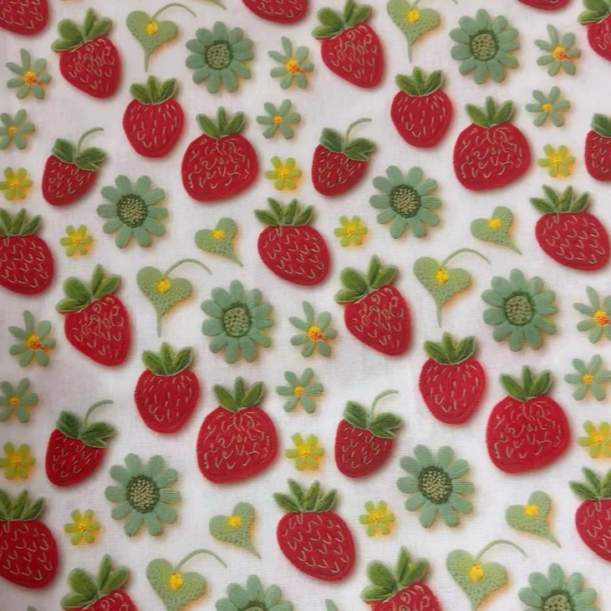 長さ100cm*110cm(幅)秋新柄 立体刺繍風いちご苺果物100%コットンプリント生地シーチングハギレ生地ハントメイド手作り