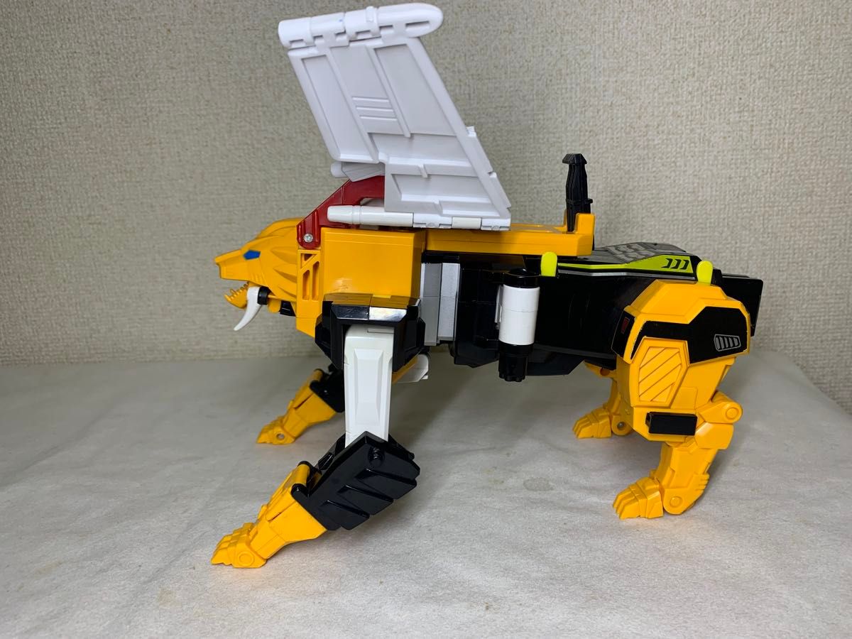 トランスフォーマー　サイバトロン c-327 ビクトリーレオ Amazon.co.jp: タカラ トランスフォーマー スターセイバー C-324