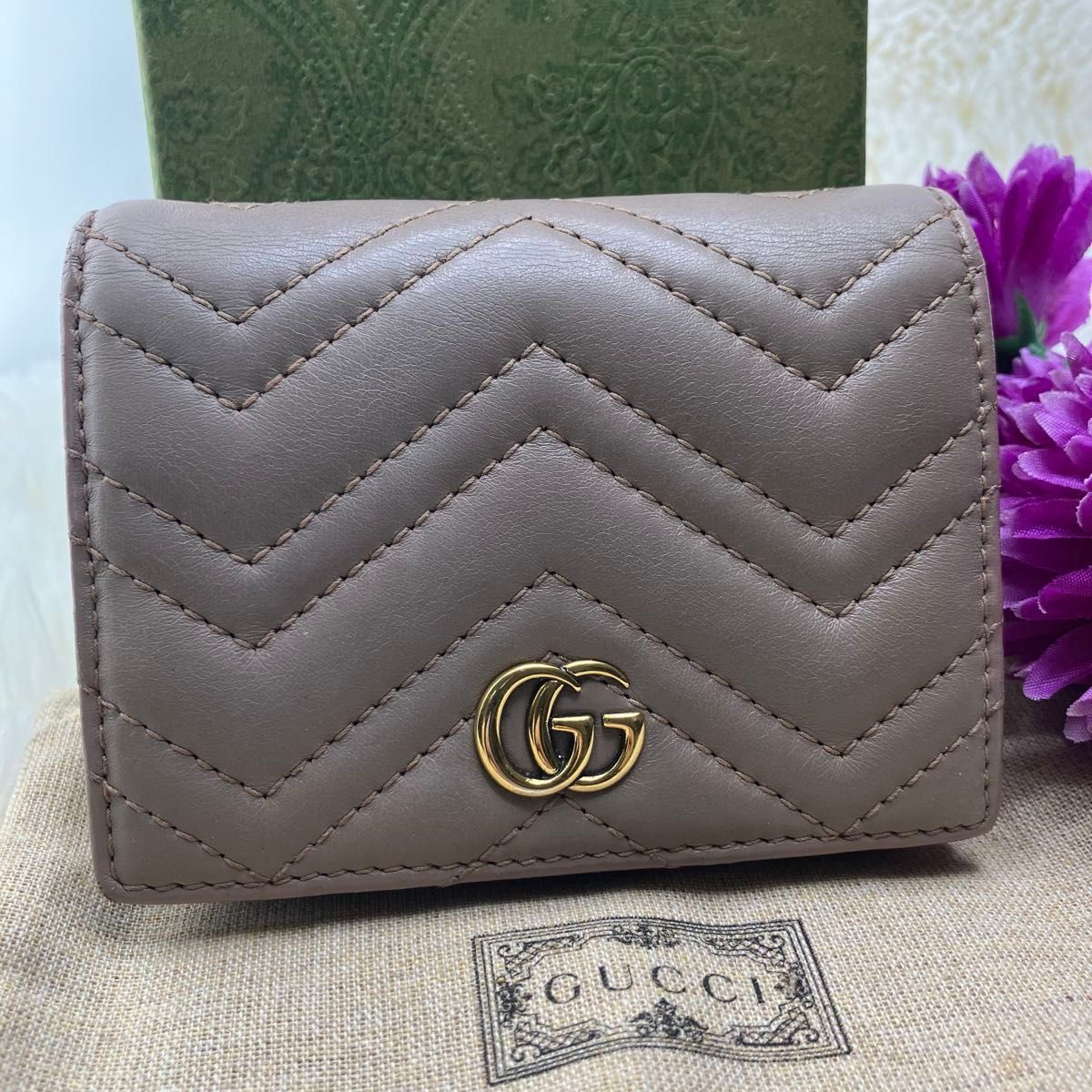 極美品✨グッチ♡二つ折り財布 キルティング マーモント シルバー金具 ピンク 極美品 現行 グッチ 折り財布 マーモント キルティング レザー