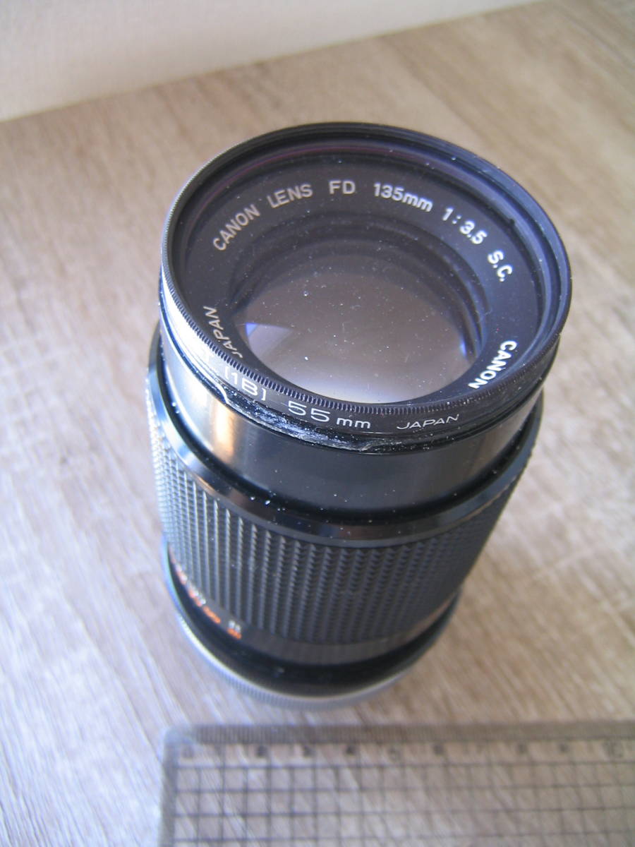 4719 Canon キャノン FD135㎜ F3.5 S.C. レンズフード 純正 キャノン BT-55付き 中古品 レンズキャップなしの画像3