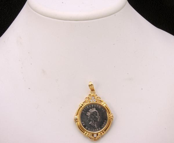 { pawnshop exhibition }k18* platinum Maple leaf 1/2oz coin pendant top *k-4363