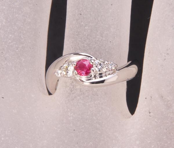 《Выставка ломбардирования》 Pt900 ★ Natural Ruby+Diameter Design Ring ★ K-4027